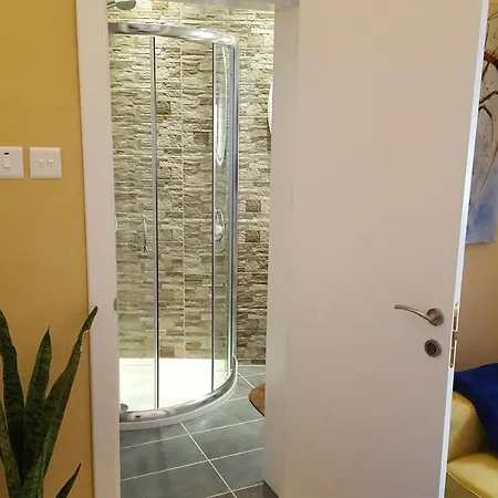 Fully Air-conditioned Traditional Maltese House 別荘 *