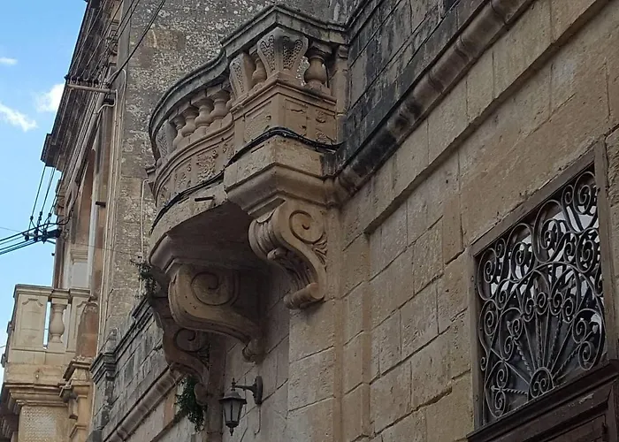 Fully Air-conditioned Traditional Maltese House Case de vacanță Żejtun